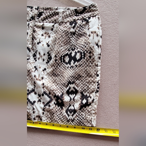 Worthington Women's Snake Print Shorts Size 10 Modern Fit Pre-Owned - Picture 9 of 10